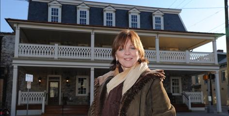 norarobertsinnx-topper-medium1 norarobertsinnx-topper-medium1