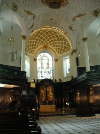 St Clement Danes, interior